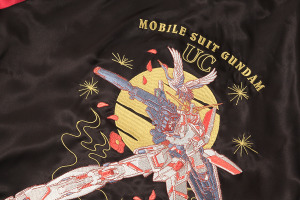 「ガンダムUC」ユニコーンガンダム＆バンシィがスカジャンに！デストロイモードとユニコーンモードのリバーシブル仕様がカッコよすぎる!! 画像