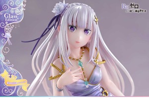 「リゼロ」エミリアたんの気品溢れる…♪ 大胆スリットドレスも艶やかにフィギュア化！ 氷細工のようなグラスに座る「グラスエディション」登場 画像