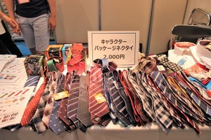 アニメ柄ネクタイの種類は40種類以上！ 「スーツのはるやま」ブース 【コミケ90】 画像
