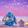 スティッチが星をぎゅっ☆ ハワイの夕暮れカラーや涼しげブルーの“夏っぽ”新グッツが続々登場【ディズニーストア】・画像