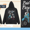 志摩リンと愛車のバイクが描かれた高級感のある刺繍がポイント♪ 「ゆるキャン△」バイク好き必見のパーカーが新登場・画像